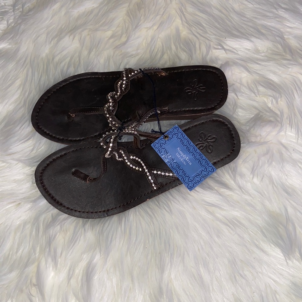 VERA WANG WHITE RHINESTONE TRIMMED  SANDALS 9/10 SIMPLY VERA BRAND NWT